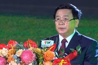 Đồng chí Nguyễn Xuân Thắng, Ủy viên Bộ Chính trị, Giám đốc Học viện Chính trị quốc gia Hồ Chí Minh, Chủ tịch Hội đồng Lý luận Trung ương phát biểu tại buổi lễ.