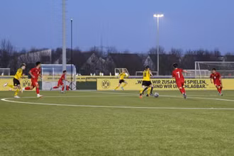 Đội tuyển U17 Việt Nam dẫn trước 2-0 U16 Dortmund nhưng không thể bảo toàn tỷ số. (Ảnh: VFF)