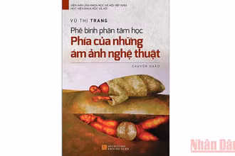 Bìa sách “Phê bình phân tâm học-Phía của những ám ảnh nghệ thuật”.