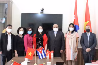 Các đại biểu chụp ảnh lưu niệm sau buổi làm việc.