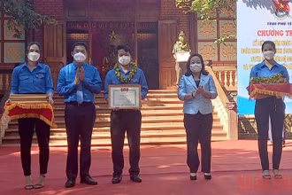 Tuyên dương Đoàn viên, Thanh niên tiên tiến làm theo lời Bác.