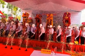 Quang cảnh buổi khởi công.