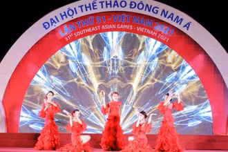 Biểu diễn nghệ thuật chào mừng Đại hội thể thao Đông Nam Á.