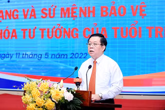 Đồng chí Nguyễn Trọng Nghĩa, Bí thư Trung ương Đảng, Trưởng Ban Tuyên giáo Trung ương phát biểu ý kiến tại Hội thảo.