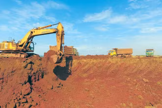 Khai thác bauxite Tây Nguyên.