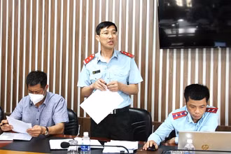 Đại diện Đoàn Thanh tra Bộ Lao động-Thương binh và Xã hội công bố các quyết định thanh tra và thông qua nội dung thanh tra công tác hỗ trợ người dân, doanh nghiệp bị ảnh hưởng bởi dịch Covid-19 trên địa bàn tỉnh Đắk Lắk.