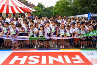 Hơn 1.700 người tham gia giải chạy sáng nay.