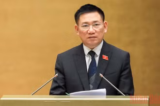 Bộ trưởng Tài chính Hồ Đức Phớc trình bày Báo cáo về công tác thực hành tiết kiệm, chống lãng phí năm 2021. (Ảnh: LINH NGUYÊN)