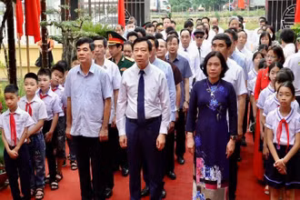 Lãnh đạo tỉnh Hải Dương dâng hoa, dâng hương tưởng nhớ Chủ tịch Hồ Chí Minh.
