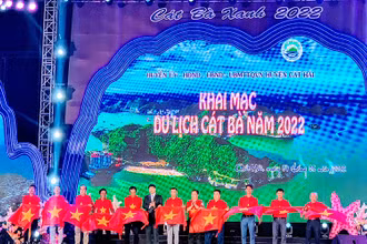 Quang cảnh khai mạc du lịch Cát Bà 2022 tối 7/5.