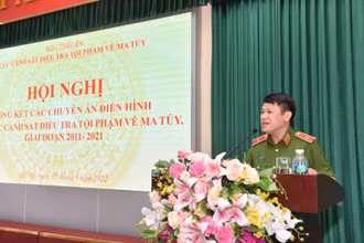 Thiếu tướng Nguyễn Văn Viện, Cục trưởng Cảnh sát điều tra tội phạm về ma túy phát biểu tại Hội nghị.