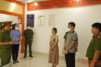 Khởi tố bị can, bắt tạm giam và khám xét chỗ ở, nơi làm việc của Trần Trọng Giáp, cổ đông Công ty Phước Điền. (Ảnh: Công an cung cấp)