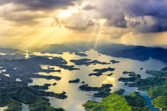Hồ Tà Đùng (Vườn quốc gia Tà Đùng).
