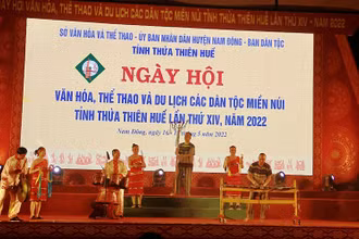 Một tiết mục biểu diễn nghệ thuật tại đêm khai mạc.