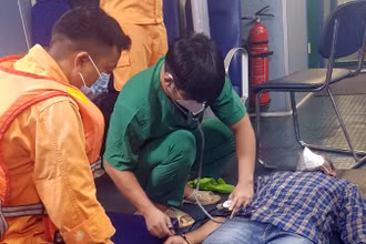 Bệnh nhân được cấp cứu đưa về bờ kịp thời 