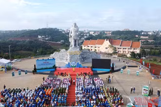Quang cảnh khu vực Tượng đài Anh hùng N’Trang Lơng, thuộc phường Nghĩa Đức, thành phố Gia Nghĩa, nơi diễn ra lễ phát động.