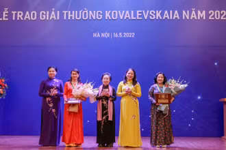 Trao Giải thưởng Kovalevskaia năm 2021 tặng 2 nhà khoa học nữ.