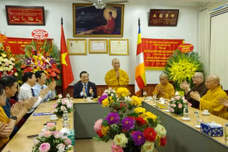 Chủ tịch UBND thành phố Hà Nội chúc mừng Giáo hội Phật giáo Việt Nam thành phố Hà Nội nhân Đai lễ Phật Đản.