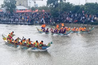 Lễ hội đua thuyền trên sông Phủ (thành phố Hà Tĩnh) thu hút sự tham gia, hưởng ứng nhiệt tình của đông đảo người dân trên địa bàn.