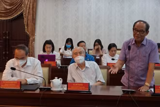 Đại biểu phát biểu ý kiến tại hội thảo.