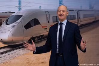 Chủ tịch Siemens, ông Roland Busch. (Nguồn: DW/TTXVN)