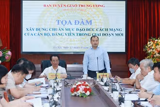 Đồng chí Lê Hải Bình, Ủy viên Dự khuyết Trung ương Đảng, Phó Trưởng Ban Tuyên giáo Trung ương chủ trì toạ đàm. (Ảnh: Phương Hoa/TTXVN)