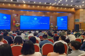 Các đại biểu dự lễ kỷ niệm.