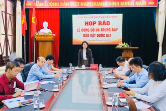 Quang cảnh họp báo giới thiệu lễ công bố và trưng bày 12 bảo vật quốc gia, sáng 6/5.