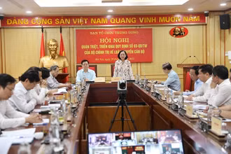 Ban Tổ chức Trung ương tổ chức Hội nghị quán triệt, triển khai Quy định số 65 của Bộ Chính trị "Về luân chuyển cán bộ". Ảnh: Tạp chí xây dựng Đảng. 
