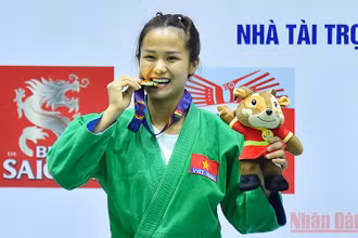 Tô Thị Trang giành Huy chương Vàng đầu tiên cho Đoàn Thể thao Việt Nam tại nội dung dưới 48 kg nữ môn Kurash chiều 10/5.