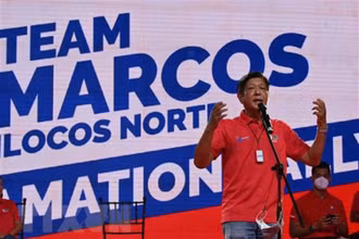 Ứng cử viên Ferdinand Marcos Jr phát biểu trong cuộc vận động tranh cử ở Laoag, Philippines, ngày 25/3/2022. (Ảnh: AFP/TTXVN)