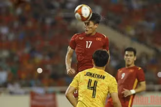 Nhâm Mạnh Dũng và cú đánh đầu để đời trong trận chung kết bóng đá nam SEA Games diễn ra tối 22/5 trên sân Mỹ Đình. 