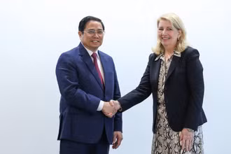 Thủ tướng Phạm Minh tiếp Giám đốc điều hành Quỹ Nhi đồng LHQ (UNICEF) Catherine Russell. (Ảnh: chinhphu.vn)