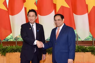 Thủ tướng Phạm Minh Chính và Thủ tướng Nhật Bản Kishida Fumio. (Ảnh: TRẦN HẢI)