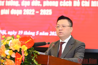 Đồng chí Lê Quốc Minh, Tổng Biên tập Báo Nhân Dân, Phó Trưởng Ban Tuyên giáo Trung ương, Chủ tịch Hội Nhà báo Việt Nam phát biểu tại lễ phát động.