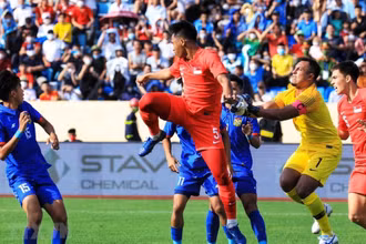 U23 Lào (áo xanh) đánh rơi chiến thắng dù dẫn trước 2-0 đến phút 88. (Ảnh: Tuấn Anh/TTXVN)