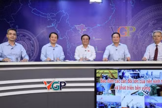 Tọa đàm trực tuyến với chủ đề "Bảo đảm các cân đối lớn của nền kinh tế và phát triển bền vững".