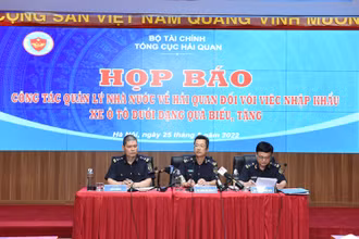 Quang cảnh họp báo.