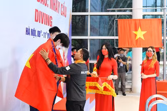 Nguyễn Tùng Dương, Phương Thế Anh nhận Huy chương Bạc nội dung Đôi nam cầu mềm 3 m.