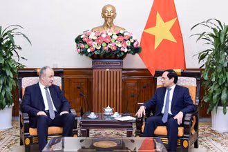 Bộ trưởng Ngoại giao Bùi Thanh Sơn tiếp ông Chakib Rachid Kaïd, Tổng Thư ký Bộ Ngoại giao và Cộng đồng người Algeria ở nước ngoài. (Ảnh: Báo điện tử Đảng Cộng sản Việt Nam)