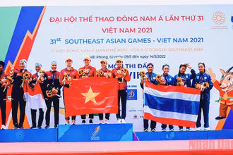 Đội tuyển đua thuyền Việt Nam xuất sắc giành huy chương Vàng nội dung thuyền 4 nữ hạng nặng mái chèo đơn.