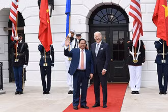 Tổng thống Hoa Kỳ Joseph Robinette Biden Jr. đón Thủ tướng Phạm Minh Chính.