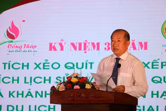 Phó Chủ tịch Ủy ban nhân dân tỉnh Đoàn Tấn Bửu phát biểu tại lễ kỷ niệm. (Ảnh: Cổng thông tin điện tử tỉnh Đồng Tháp)