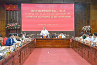 Chủ tịch nước Nguyễn Xuân Phúc phát biểu chỉ đạo tại buổi làm việc với Ban Thường vụ Tỉnh ủy Điện Biên. (Ảnh: LÊ LAN)