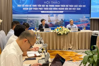 Các chuyên gia đóng góp nhiều ý kiến hoàn thiện dự án Luật Dầu khí sửa đổi trình Quốc hội tại Kỳ họp thứ 3.