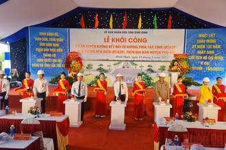 Lễ khởi công dự án đường kết nối từ đường phía Tây tỉnh (ĐT.638) đến đường ven biển (ĐT.639) trên địa bàn huyện Phù Mỹ, tỉnh Bình Định.