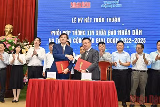 Quang cảnh lễ ký kết. (Ảnh: ĐĂNG KHOA)
