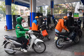 Từ 15 giờ chiều nay, xăng RON 95 tăng hơn 1.500 đồng/lít