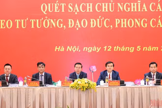 Các đồng chí chủ trì hội thảo. (Ảnh: Thành Đạt)