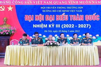 Các đồng chí trong đoàn Chủ tịch điều hành Đại hội. 